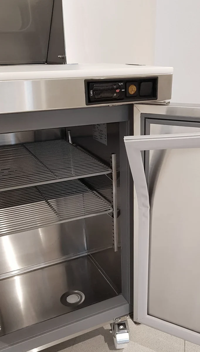 Coreco Saladette US Range 1200 - 2/0 mit Glasaufsatz - Image 9
