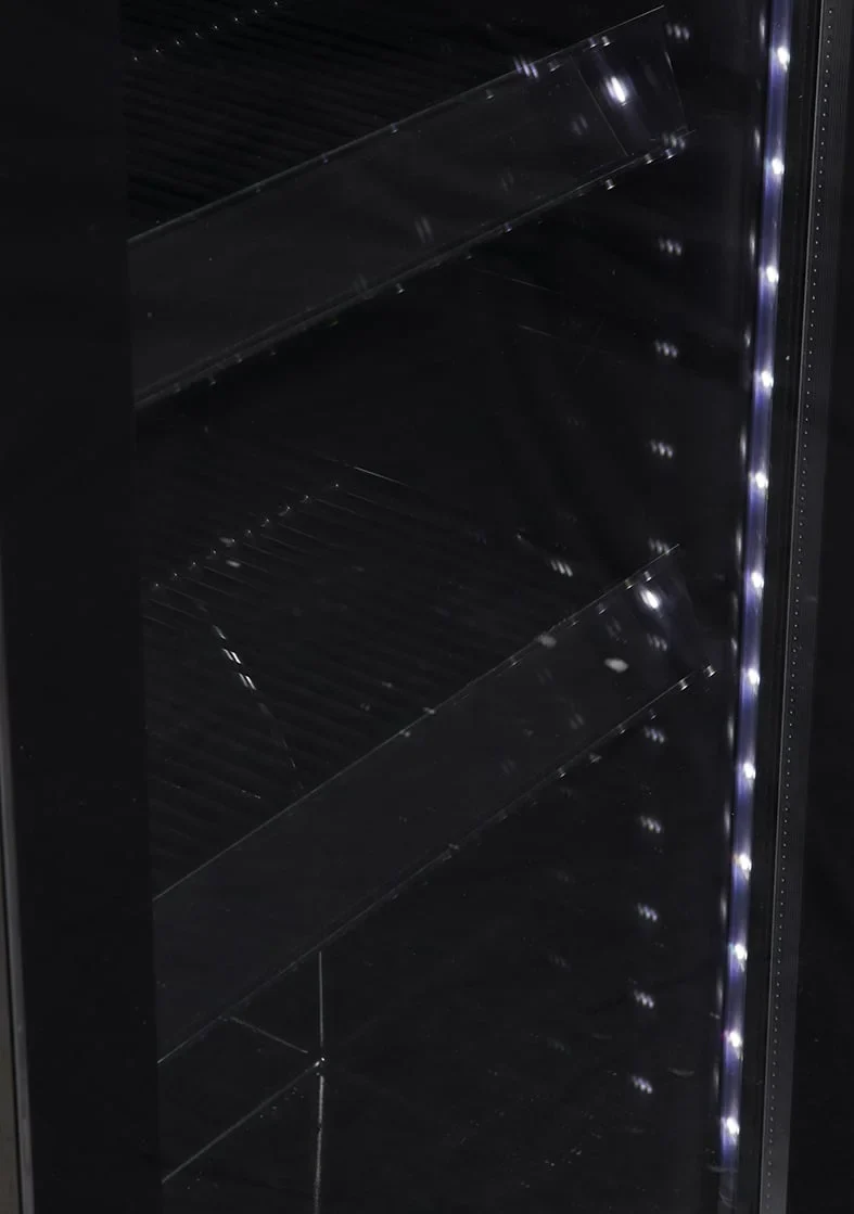 Gastro-Cool GD175 Getränkekühlschrank Retro Slim 212 Liter schwarz/schwarz, LED - Image 5