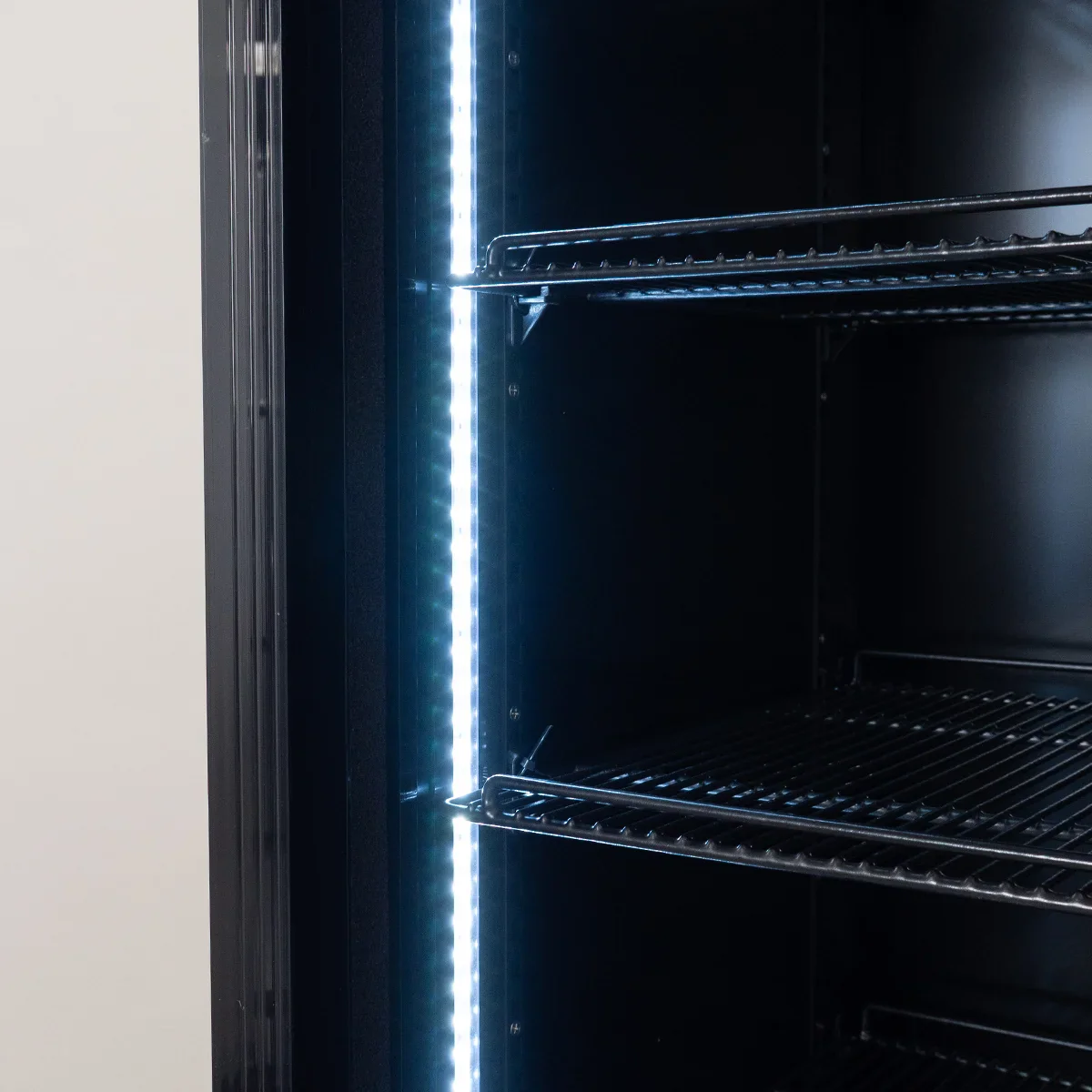 Getränkekühlschrank ECO 1000 mit Schiebetüren und Leuchtaufsatz - Image 6