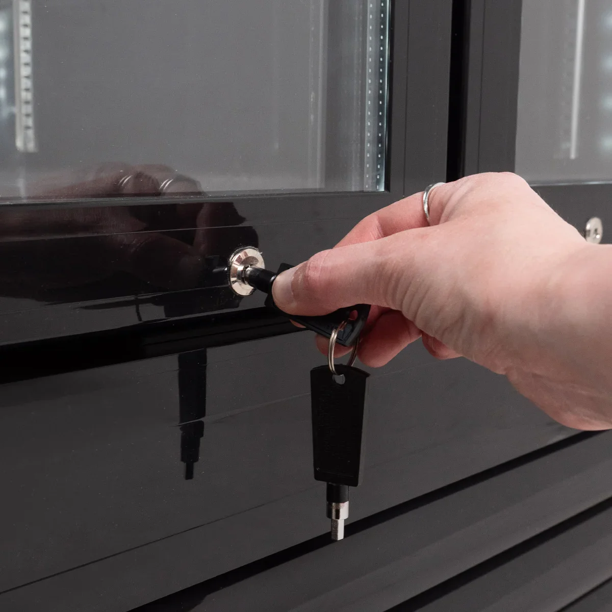 Getränkekühlschrank ECO 630 mit Leuchtaufsatz und Klapptüren - Image 8