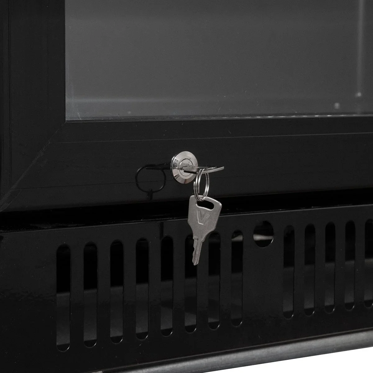 Getränkekühlschrank GKS-360, 360 Liter Kühlraumvolumen, 5 verstellbare Einlegeböden, Innenbeleuchtung, Abschließbar, Schwarz - Image 6