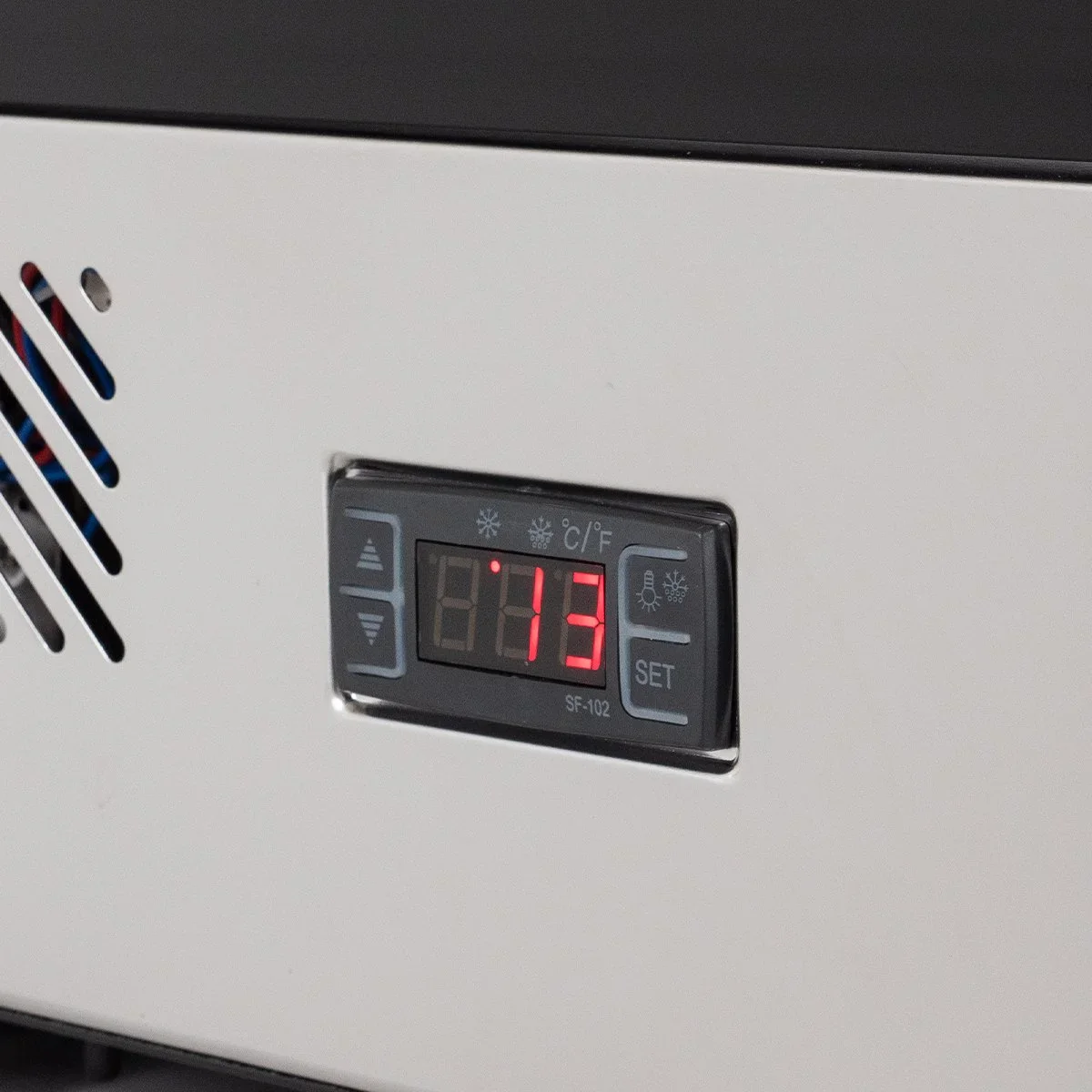 Kühlvitrine ECO 160 Liter, 880 mm, mit LED-Beleuchtung und 2 Ablagen - Image 6