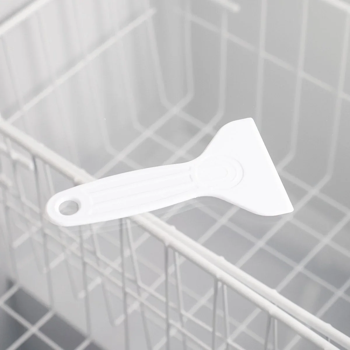 Tiefkühltruhe ECO 450 mit Glasschiebedeckel, 4 Rollen - Image 8